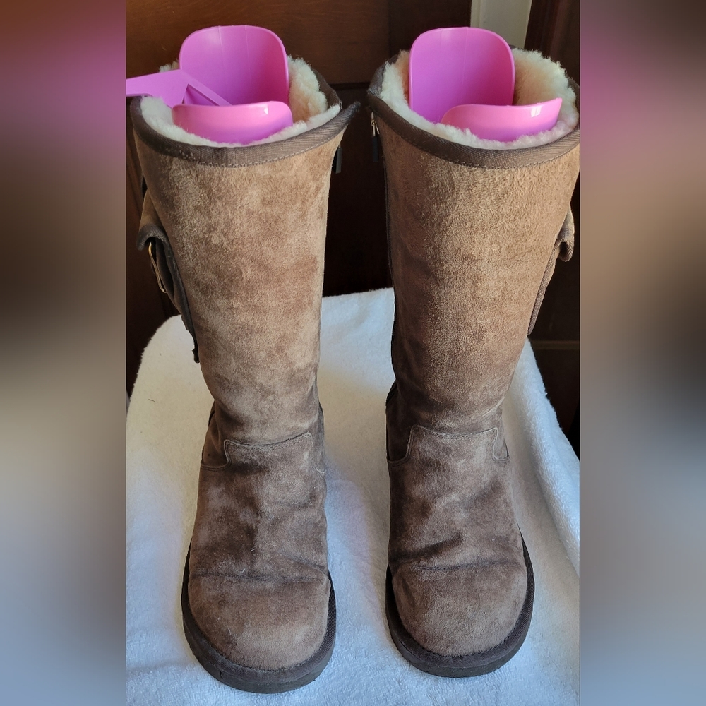 Womens Ugg Boots. Light Brown, Size 8